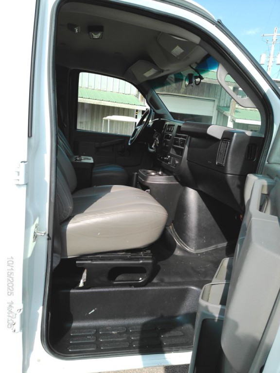 2017 Chevrolet Express Image 13