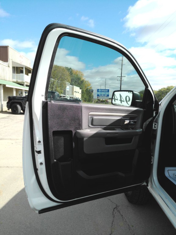 2015 RAM 1500 Image 9