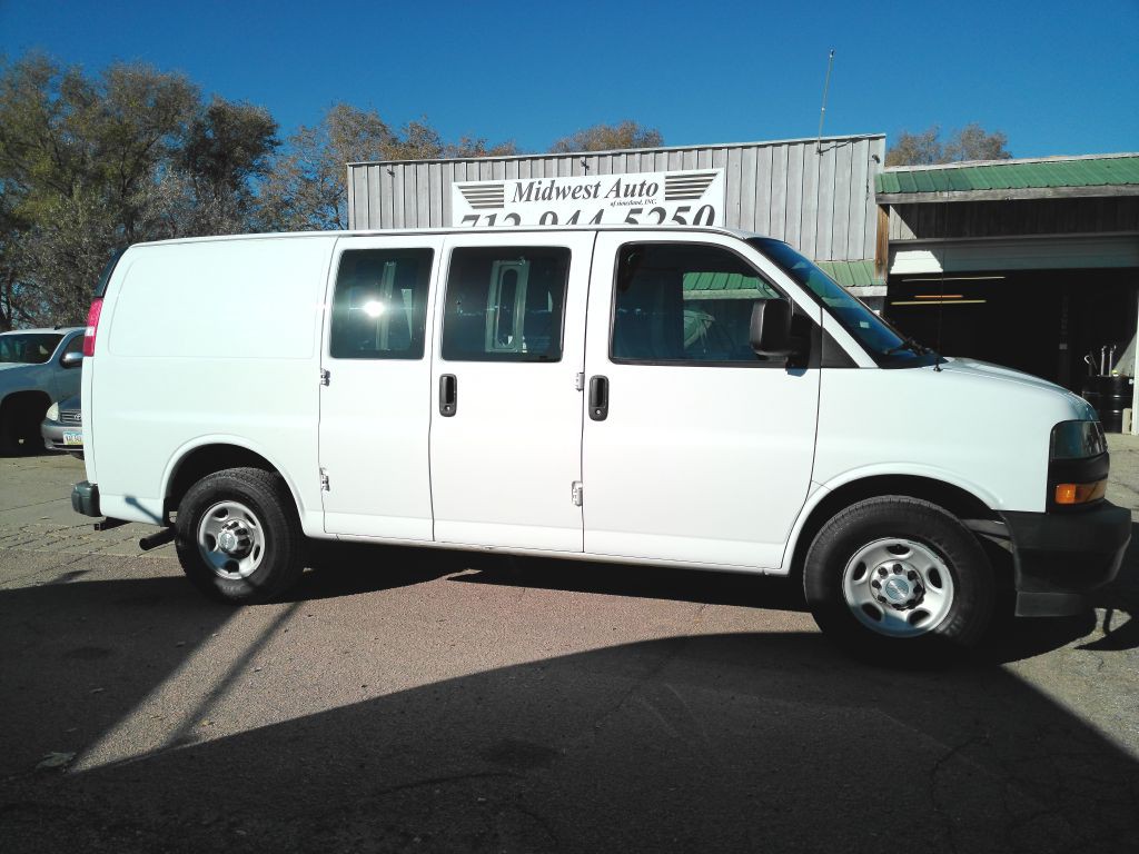 2019 Chevrolet Express Image 2