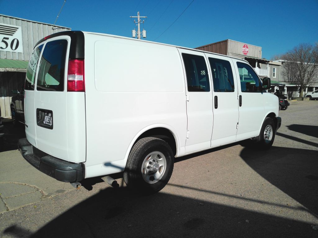 2019 Chevrolet Express Image 3
