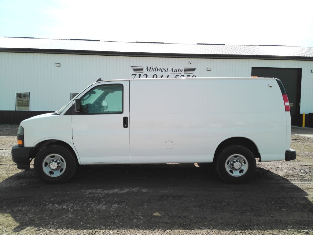 2019 Chevrolet Express Image 2