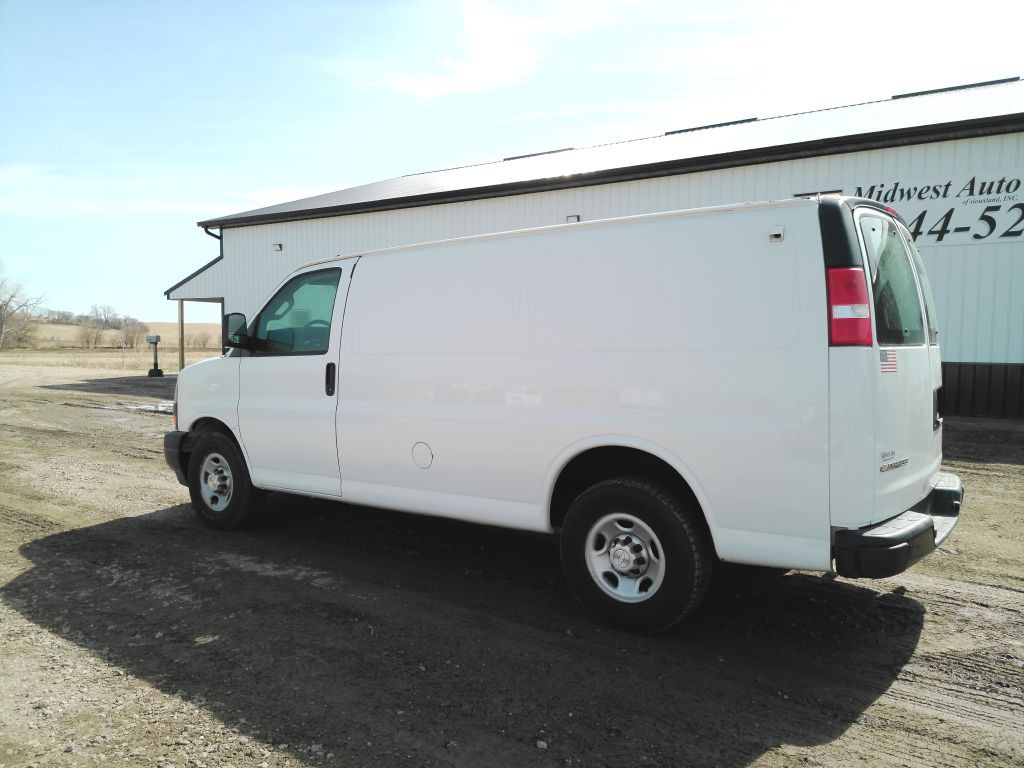 2019 Chevrolet Express Image 3