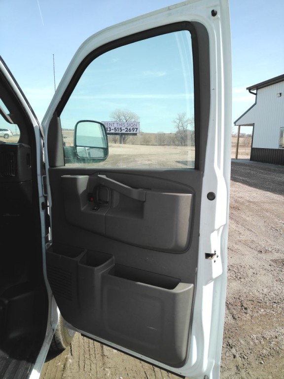 2019 Chevrolet Express Image 10