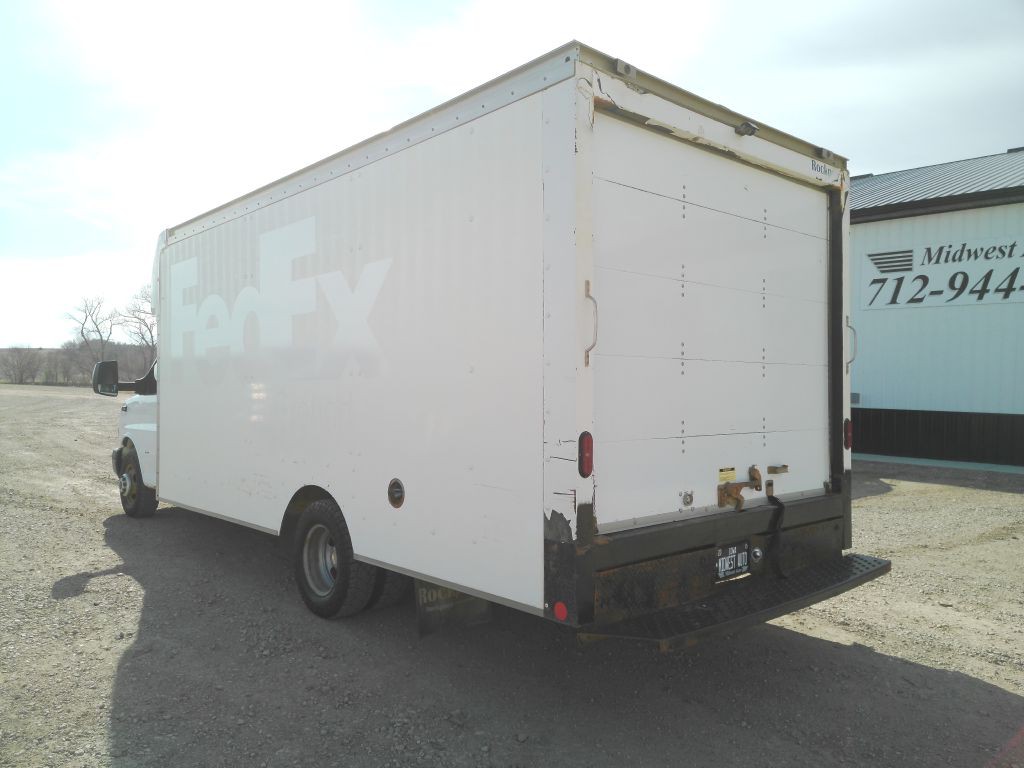 2019 GMC Savana Image 3