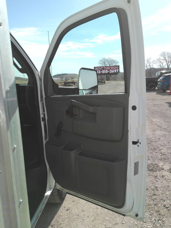 2019 GMC Savana Image 11