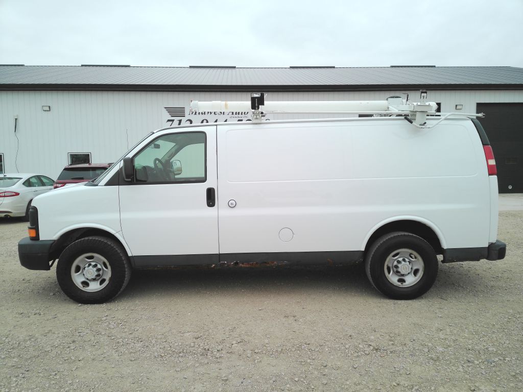 2007 Chevrolet Express Image 2