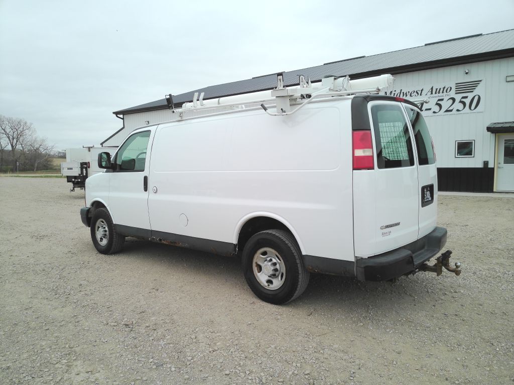 2007 Chevrolet Express Image 3