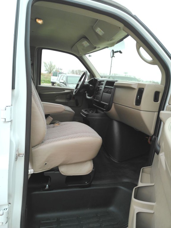 2007 Chevrolet Express Image 12