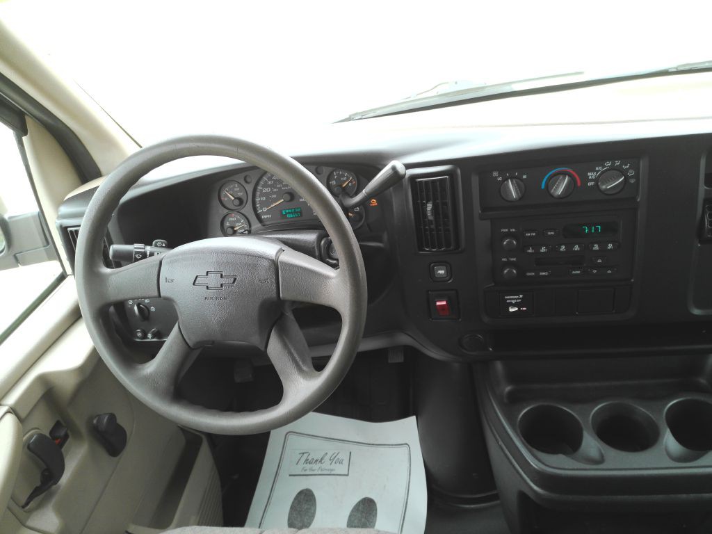 2007 Chevrolet Express Image 19