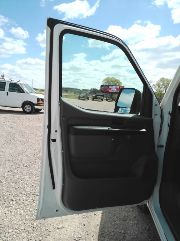 2018 Nissan NV Image 9