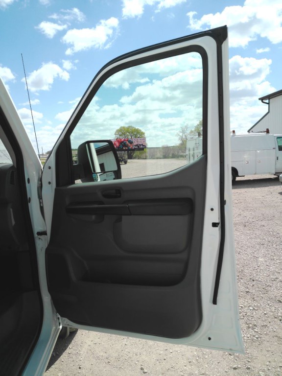 2018 Nissan NV Image 11