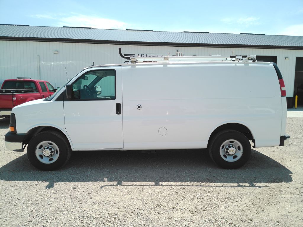 2014 Chevrolet Express Image 2