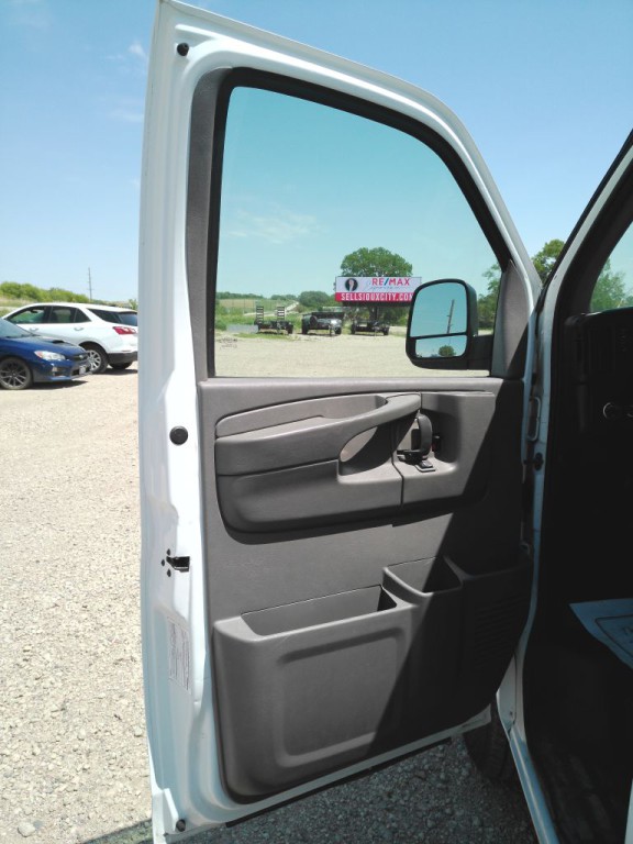 2014 Chevrolet Express Image 9
