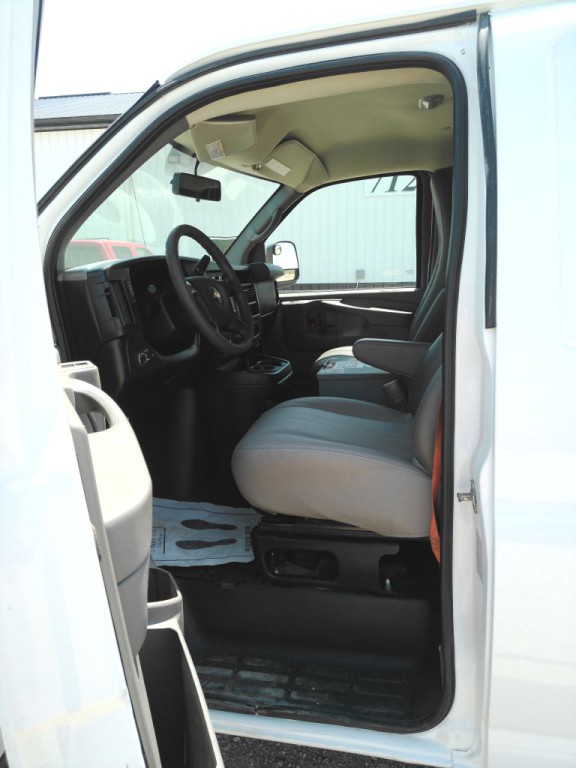 2014 Chevrolet Express Image 10