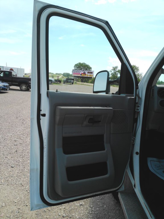 2012 Ford Econoline Image 9