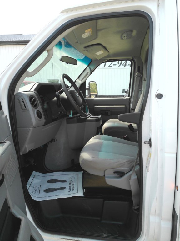 2012 Ford Econoline Image 10