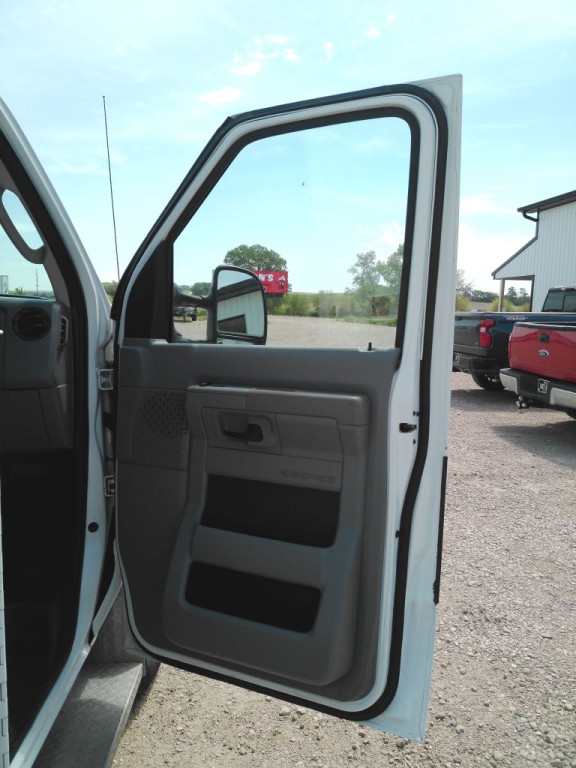 2012 Ford Econoline Image 11