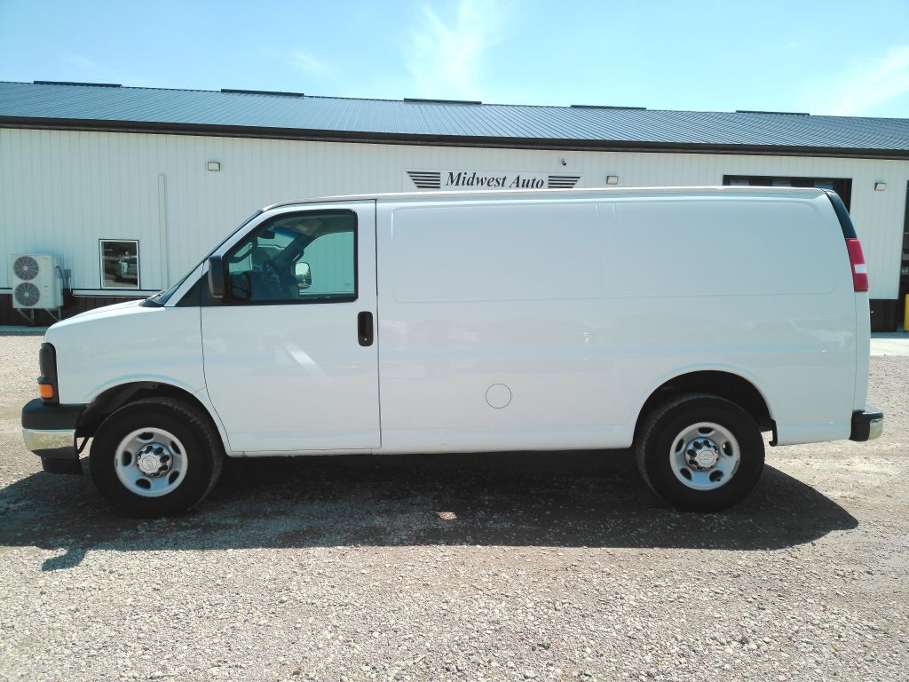 2017 Chevrolet Express Image 2