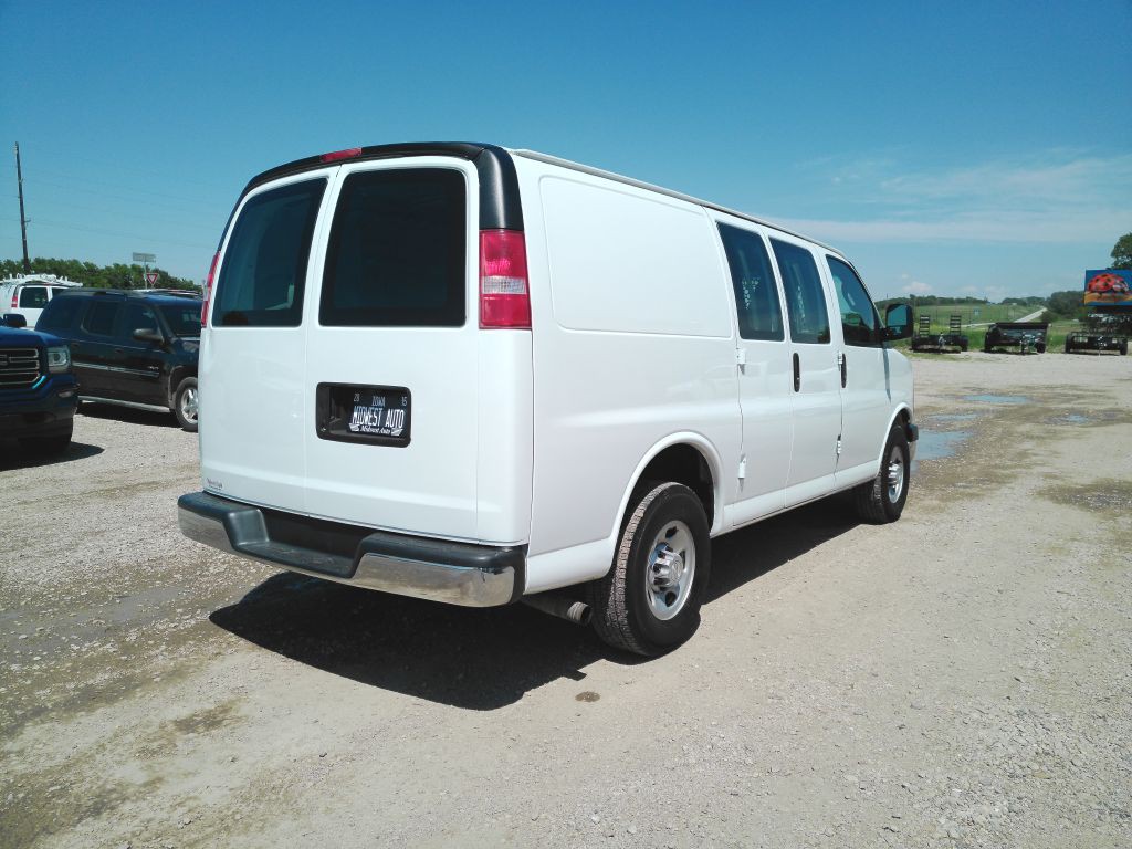 2017 Chevrolet Express Image 5