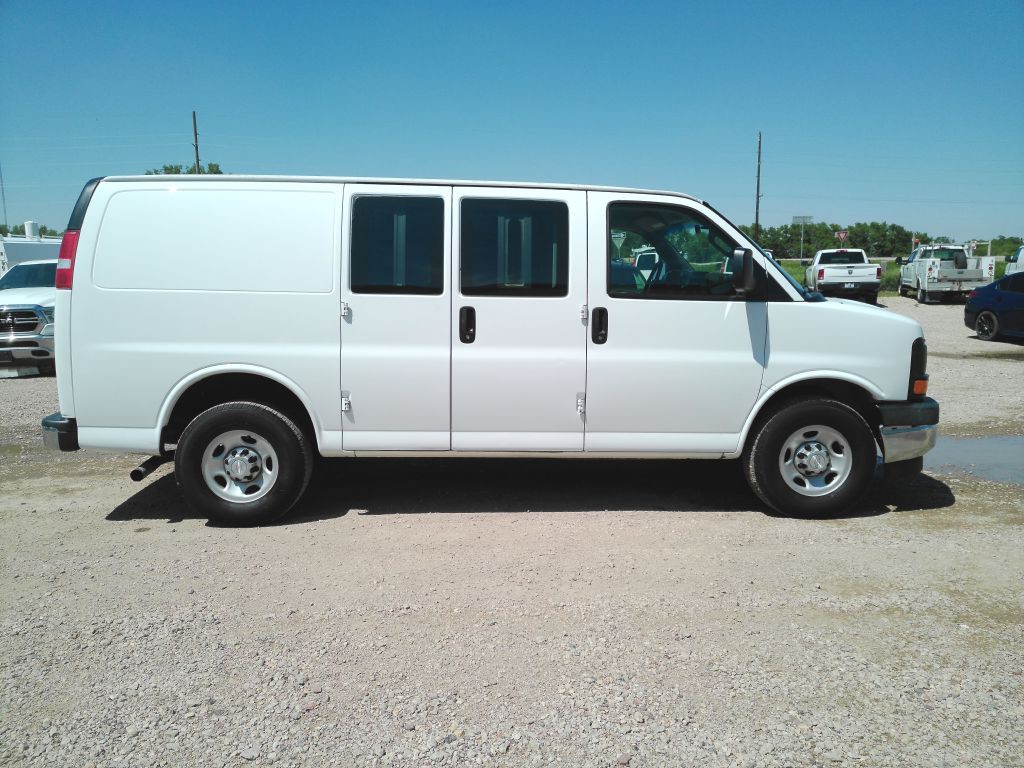 2017 Chevrolet Express Image 6