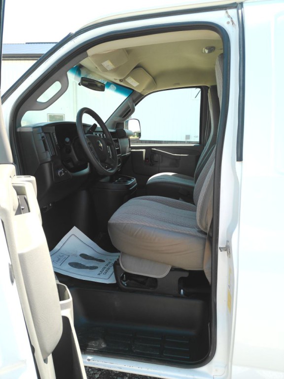2017 Chevrolet Express Image 10
