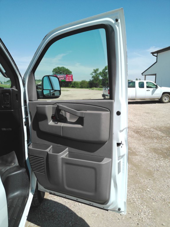 2017 Chevrolet Express Image 11