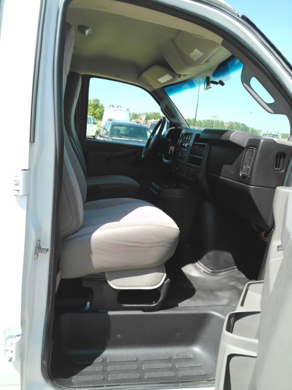 2017 Chevrolet Express Image 12