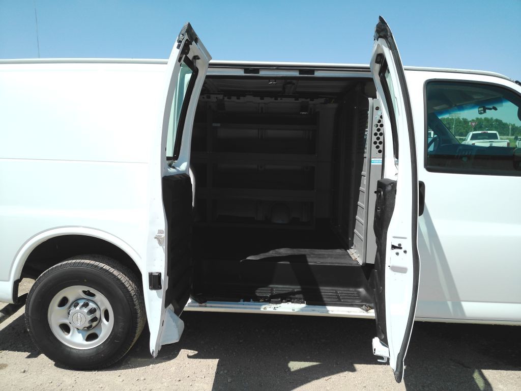 2017 Chevrolet Express Image 13