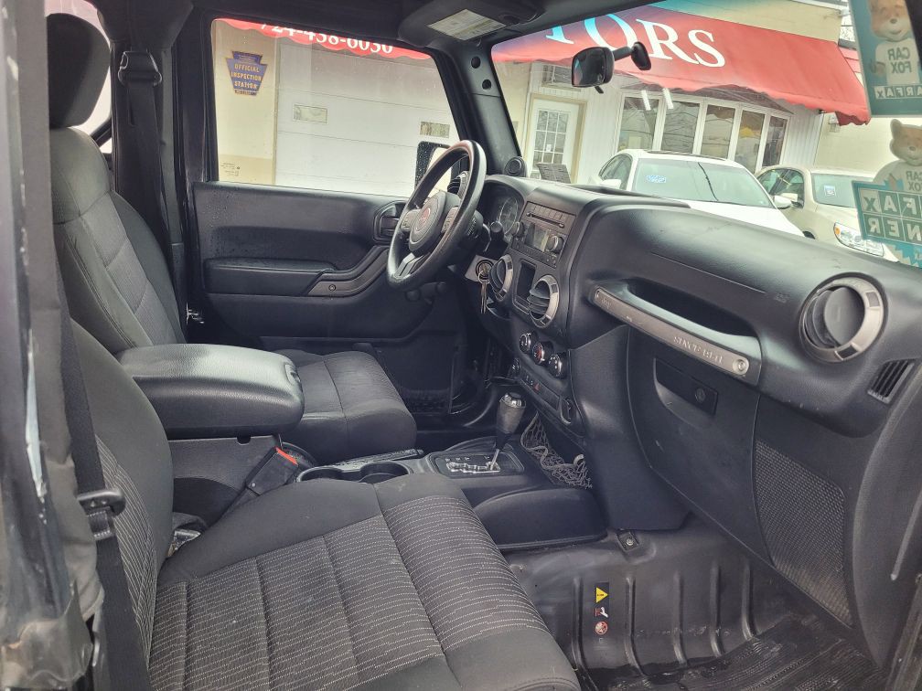 2012 Jeep Wrangler Image 6