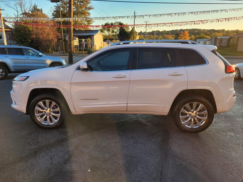 2017 Jeep Cherokee Image 2