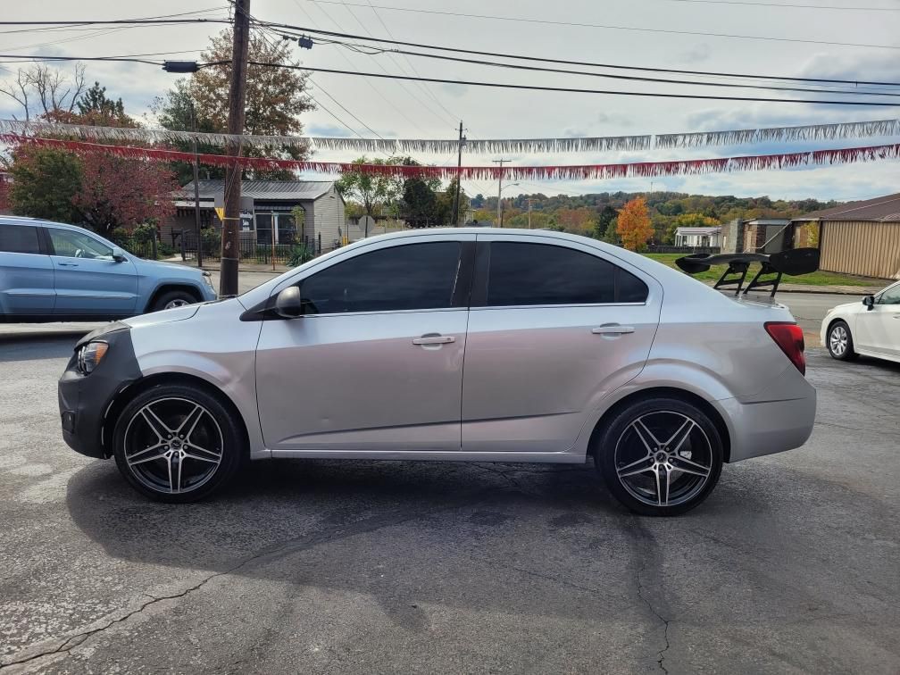 2014 Chevrolet Sonic Image 2