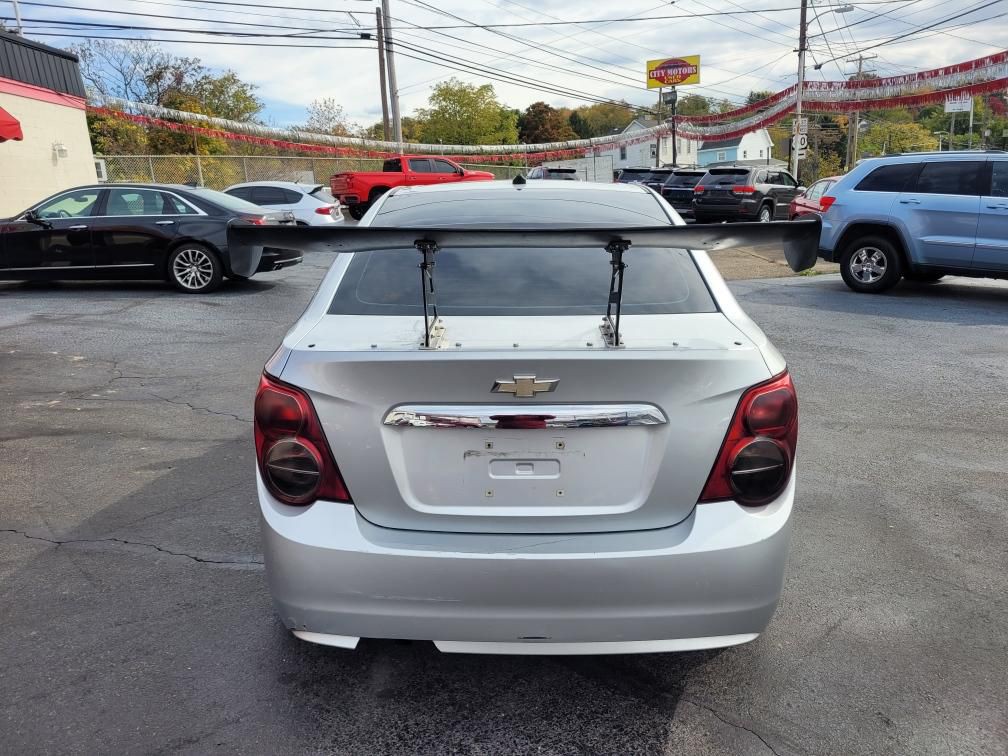 2014 Chevrolet Sonic Image 3