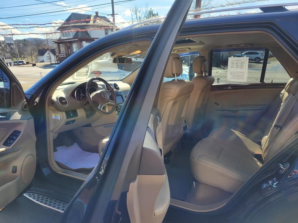 2011 Mercedes-Benz M-Class Image 8