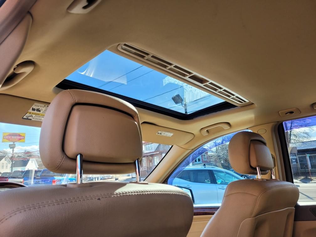 2011 Mercedes-Benz M-Class Image 9