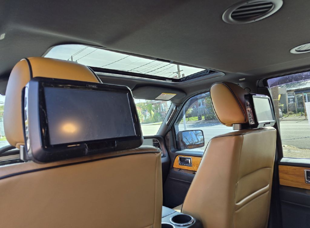 2014 Lincoln Navigator Image 10