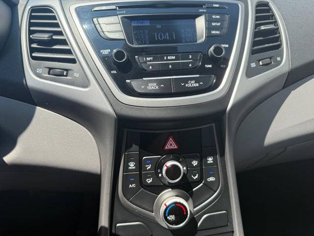 2016 Hyundai Elantra Image 14