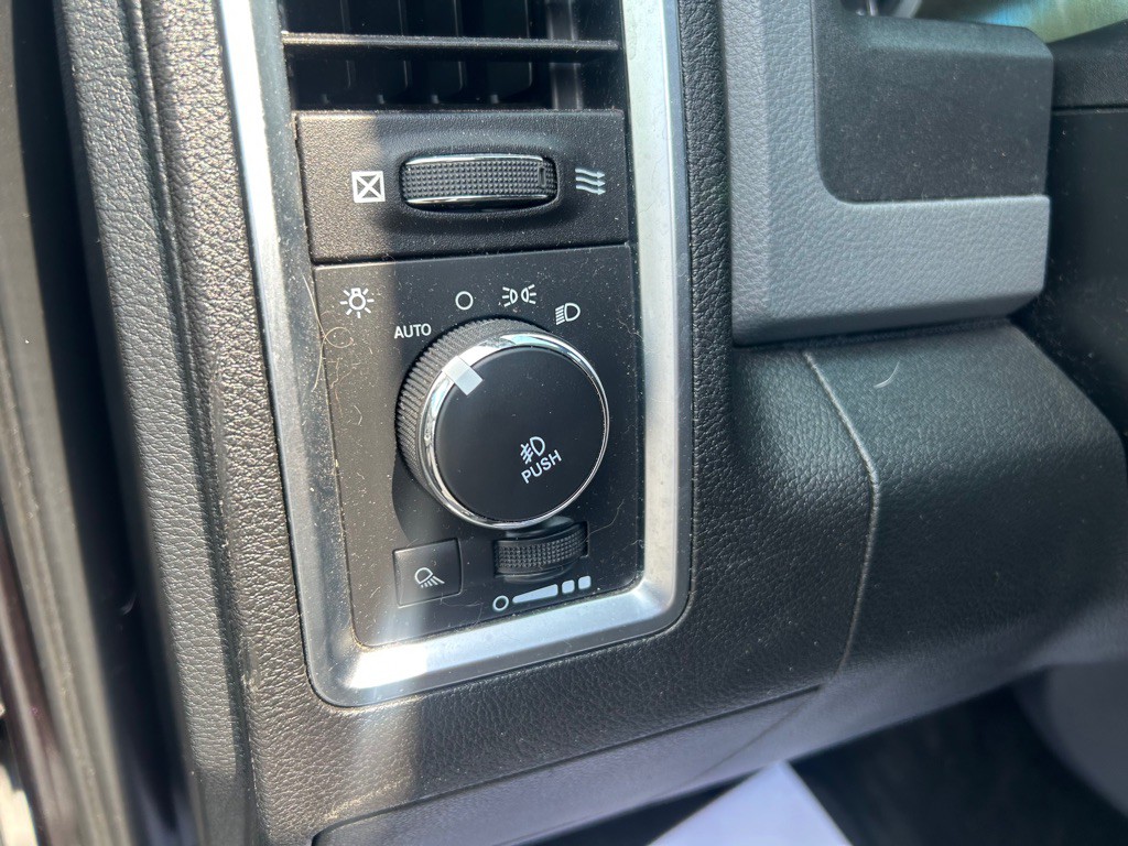 2015 RAM 1500 Image 27