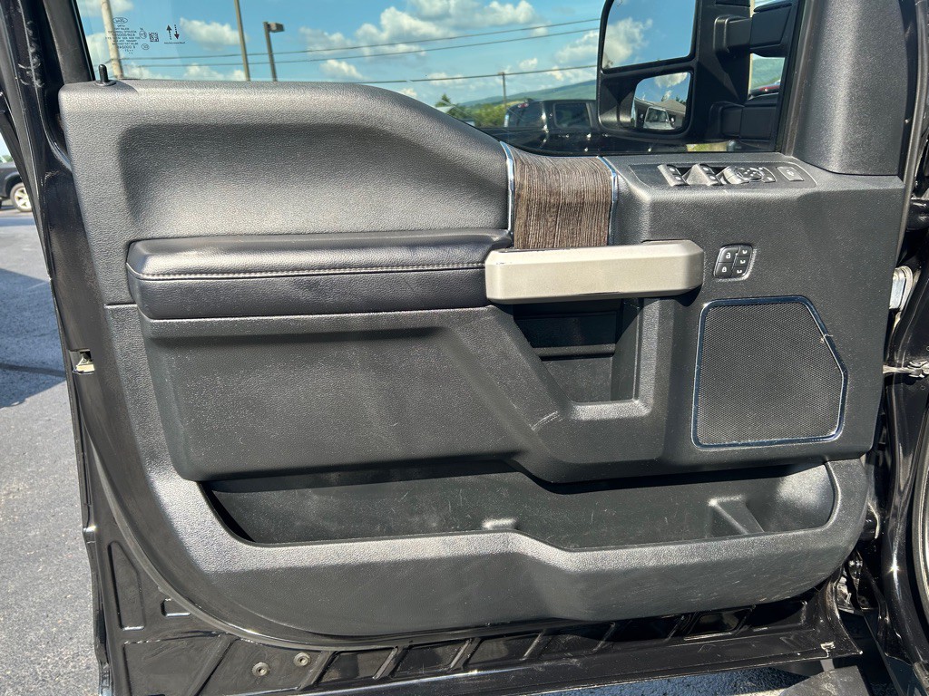 2021 Ford F-350 Image 17