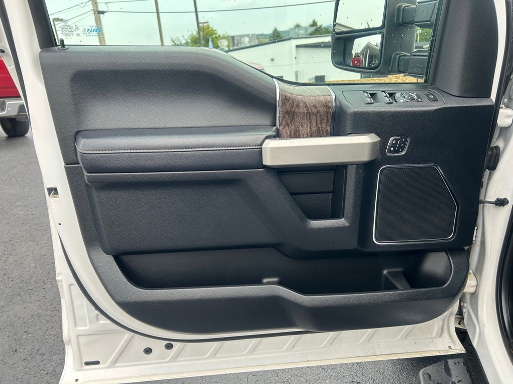 2017 Ford F-350 Image 21