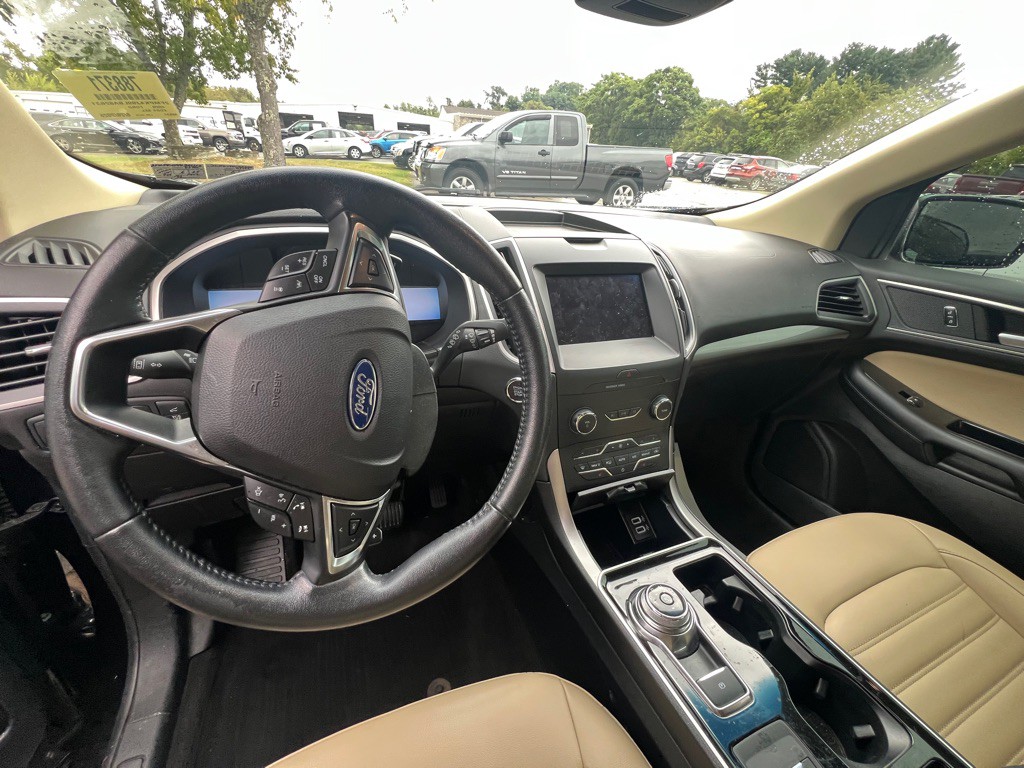 2020 Ford Edge Image 9