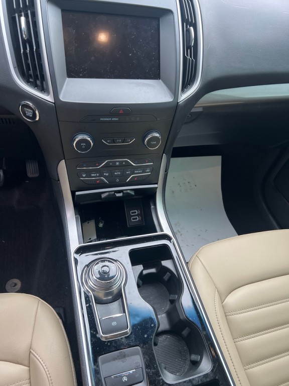 2020 Ford Edge Image 11
