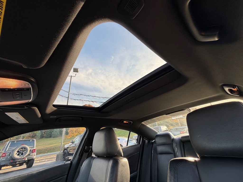 2018 Dodge Charger Image 16