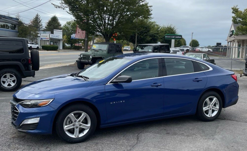 2023 Chevrolet Malibu Image 2
