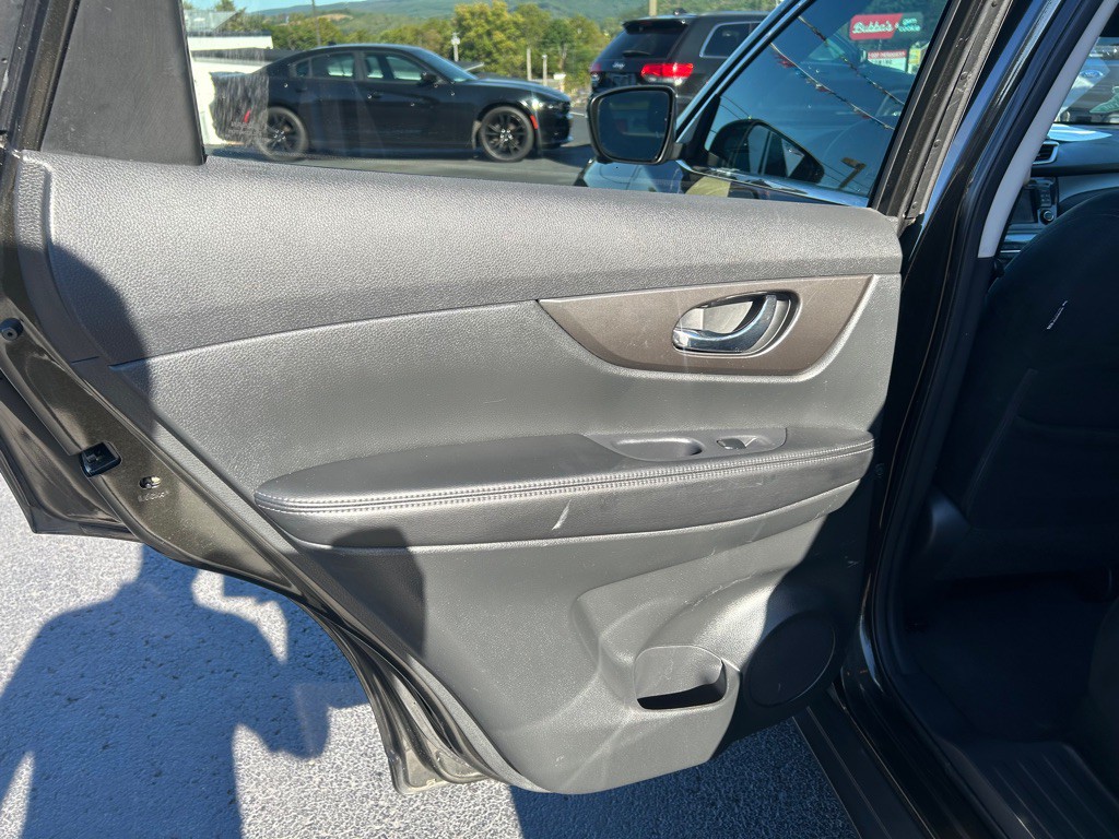 2015 Nissan Rogue Image 13