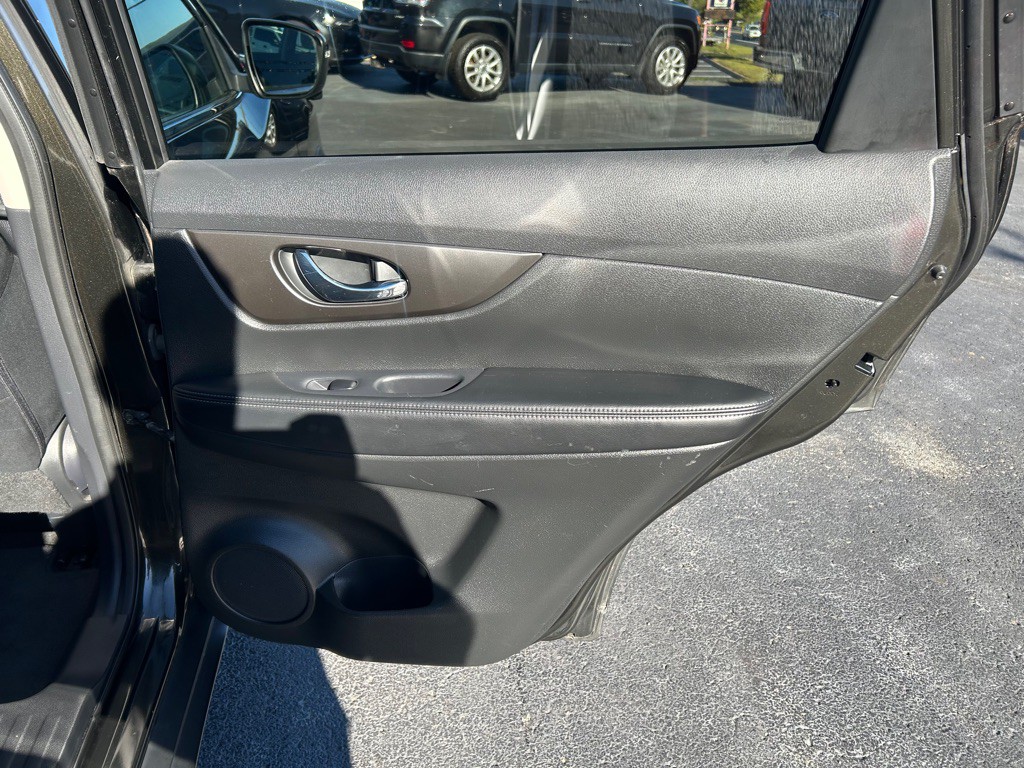 2015 Nissan Rogue Image 19