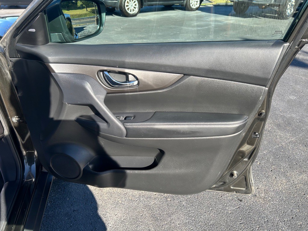 2015 Nissan Rogue Image 22