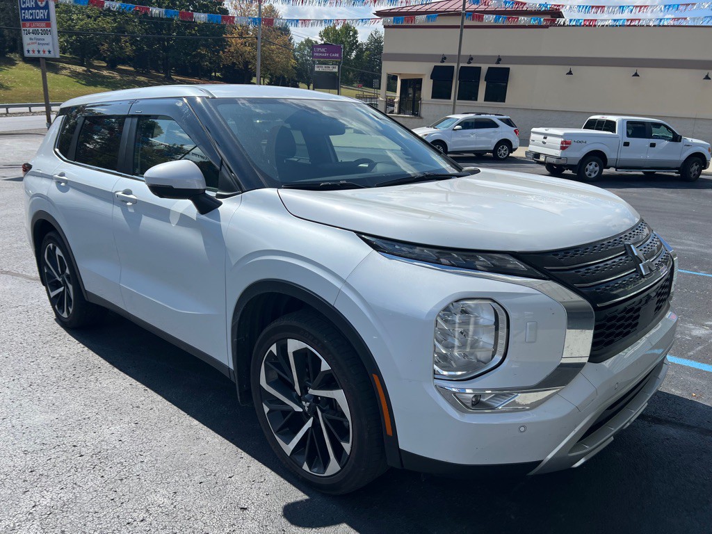 2022 Mitsubishi Outlander Image 3