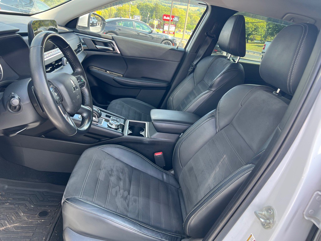 2022 Mitsubishi Outlander Image 5