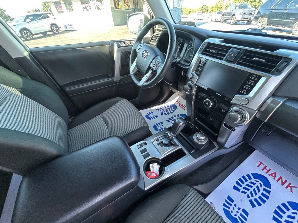2023 Toyota 4Runner Image 32