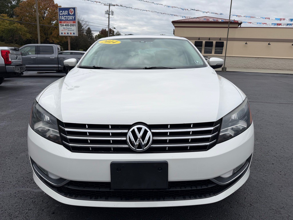 2014 Volkswagen Passat Image 2